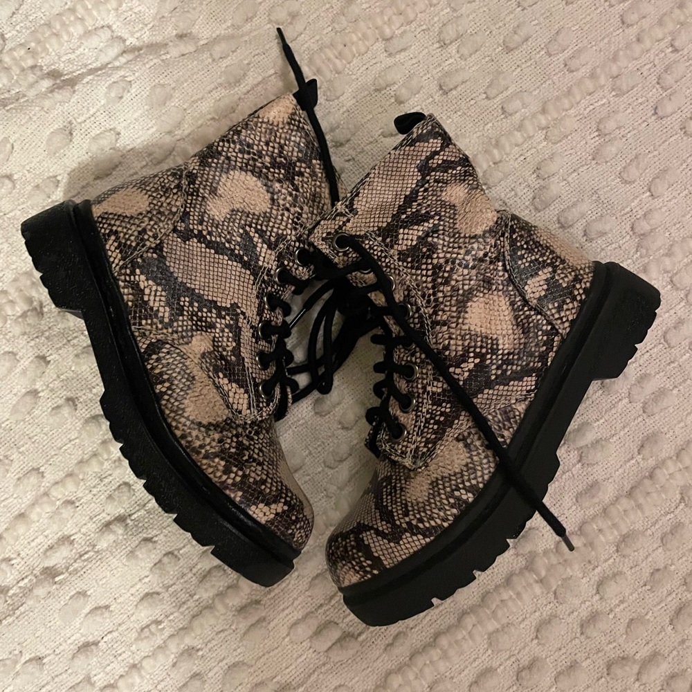 Soda Snake Print Combat Boots - Black and Tan